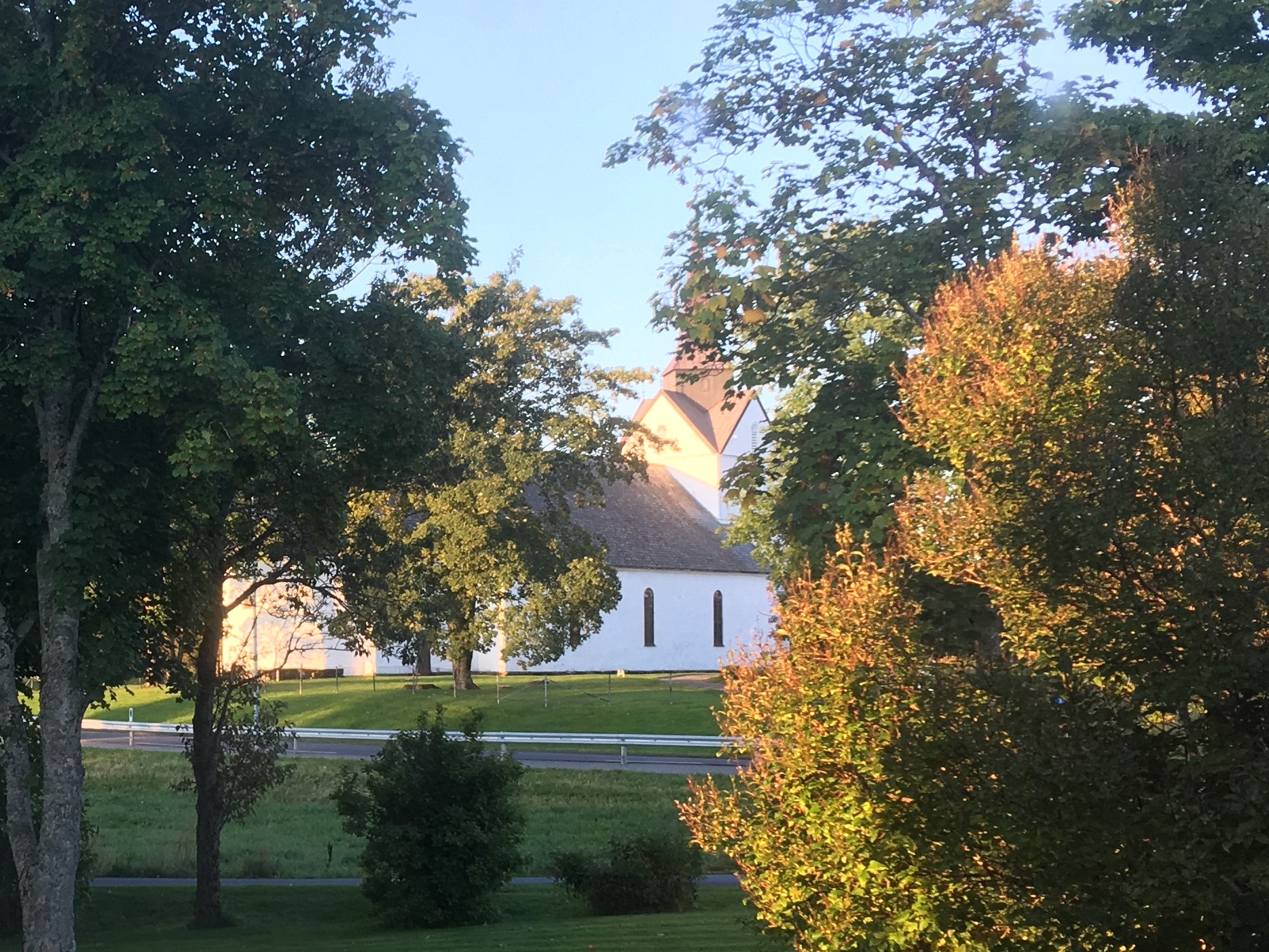 Herøy kirke. (Foto: Gunver Birgitte Nielsen) Herøy kirke. (Foto: Gunver Birgitte Nielsen)