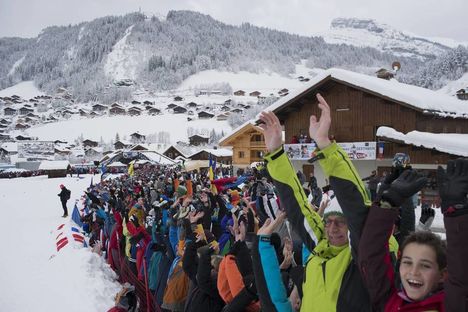 NordicFocus 17.12.2017, Annecy-Le Grand Bornand, France (FRA):Event Feature: enthusiastic crowd and fans alongside the track - IBU world cup biathlon, mass women, Annecy-Le Grand Bornand (FRA). www.nordicfocus.com. © Manzoni/NordicFocus. Every downloaded picture i