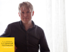 Bildet er et portrett av forfatter Sverre Gunnar Haga
