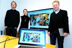 NYSKAPING: Dei brukar kunstig intelligens for å få lagt inn forklarande tekst til bilete for blinde og svaksynte på UiOs nettstad. – Det er ein liten innovasjon, seier underdirektør Ivar Holm i USIT (t.h.) Her står han saman med Tomm Eriksen som le