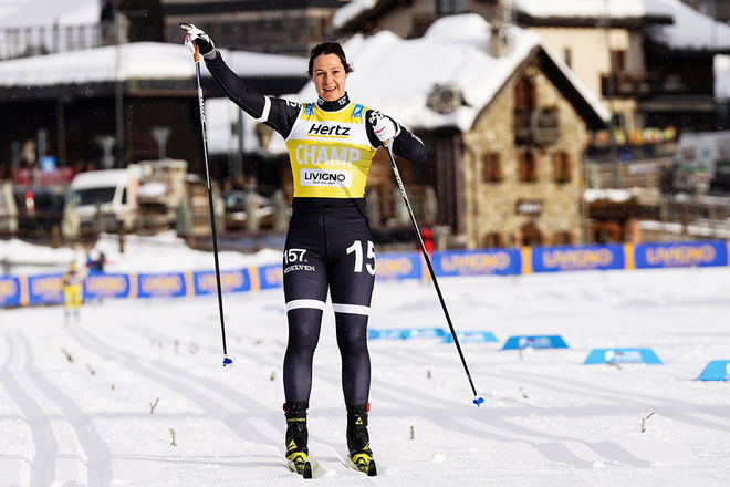 BRITTA JOHANSSON NORGREN jublar för ännu en lagtempo-seger för Lager 157 Ski Team i Livigno. Foto: VISMA SKI CLASSICS