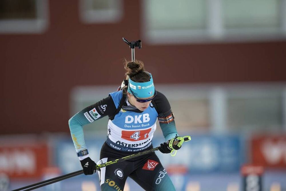 30.11.2019, Oestersund, Sweden, (SWE):Julia Simon (FRA) - IBU world cup biathlon, single mixed relay, Oestersund (SWE). www.nordicfocus.com. © Manzoni/NordicFocus. Every downloaded picture is fee-liable.