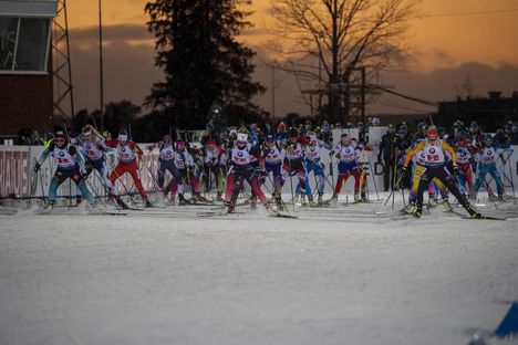 NordicFocus 30.11.2019, Oestersund, Sweden, (SWE):The field of the mixed relay starting - IBU world cup biathlon, relay mixed, Oestersund (SWE). www.nordicfocus.com. © Nico Manzoni/NordicFocus. Every downloaded picture is fee-liable.