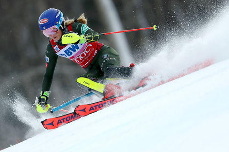 Tom Pennington KILLINGTON, VERMONT - DECEMBER 01: Mikaela Shiffrin of the United States skis the first run of the Women
