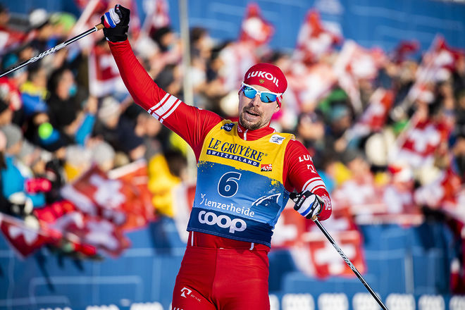 SERGEY USTIUGOV jublar över mållinjen på första etappen av Tour de Ski i schweiziska Lenzerheide. Foto: NORDIC FOCUS
