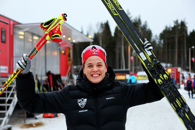 ÄNTLIGEN kunde Anna Dyvik jubla igen. Hon vann söndagens klassiska tävling i Skandinaviska cupen, en cup som hon vann totalt i 2017. Foto/rights: KJELL-ERIK KRISTIANSEN/kekstock.com