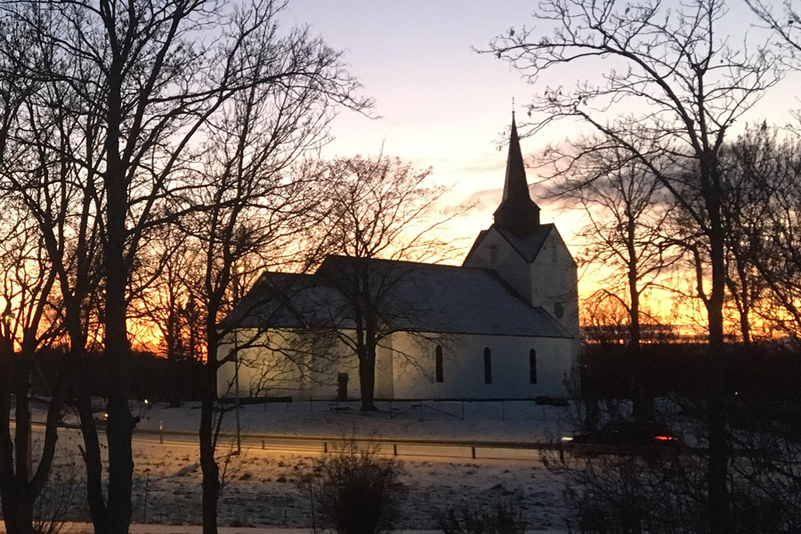 Herøy kirke en vinterkveld