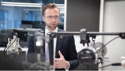Kommunal- og moderniseringsminister Nikolai Astrup er redd for en fragmentering av Internett. Foto: Eirik Helland Urke.