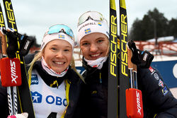 TVÅ SVENSKOR PÅ PALLEN: Jonna Sundling (tv) och Linn Svahn var trea respektive etta i Falun. Foto/rights: ROLF ZETTERBERG/kekstock.com