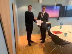 Ivar Horneland Kristensen, adm. dir., Virke (t.v.) og Rune Aale-Hansen, adm. dir., Norsk Kommunalteknisk Forening. Foto: Virke