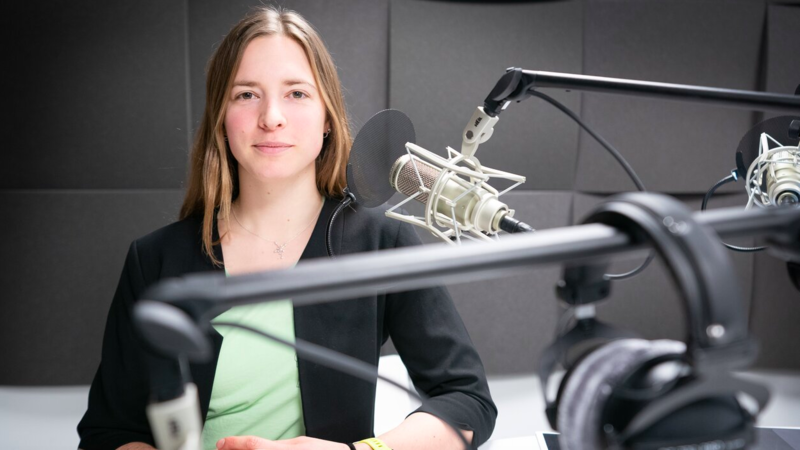 AI-rådgiver i PWC, Inga Strümke. Her fra før koronaviruset brøt ut, denne episoden er tatt opp hjemmefra. Foto: Eirik Helland Urke. AI-rådgiver i PWC, Inga Strümke. Her fra før koronaviruset brøt ut, denne episoden er tatt opp hjemmefra. Foto: Eirik Helland Urke.