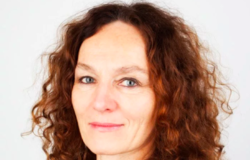 FHI utvikler en app som bruker informasjon fra mobiltelefoner til å spore smitten av viruset. Camilla Stoltenberg er direktør i Folkehelseinstituttet. Foto: Folkehelseinstituttet