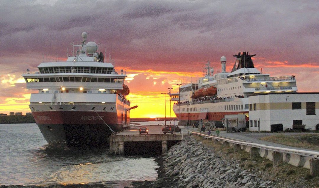 hurtigruten i berlevåg.jpg