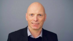 «Tillit tar lang tid å bygge opp, men kort tid å rive ned. Offentlig sektor i Norge assosieres med en forvaltningskultur preget av verdier som demokrati, rettssikkerhet, faglig integritet og effektivitet. Det er viktig at innføringen og bruken av kun