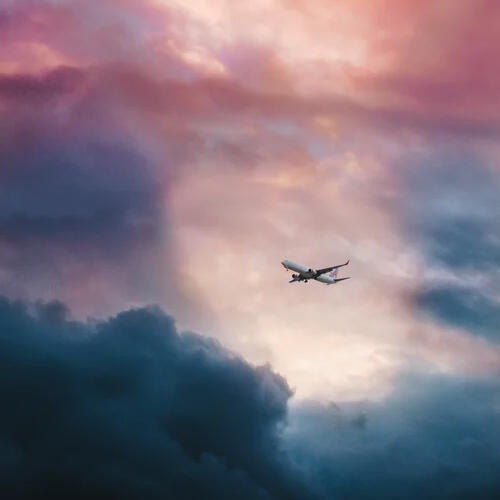 Illustrasjon foto Fly i skyene
