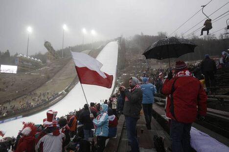 NordicFocus 15.03.2014, Harrachov, Czech Republic (CZE): spectators wait at the venue for the competition- FIS ski flying world championships, ski jumping, individual HS205, Harrachov (CZE). www.nordicfocus.com. © Domanski/NordicFocus. Every downloaded picture is f