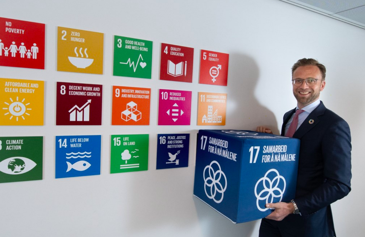 – Heile samfunnet må bidra om vi skal lukkast med å nå måla innan 2030, seier berekraftsminister Nikolai Astrup. Foto: Torbjørn Tandberg