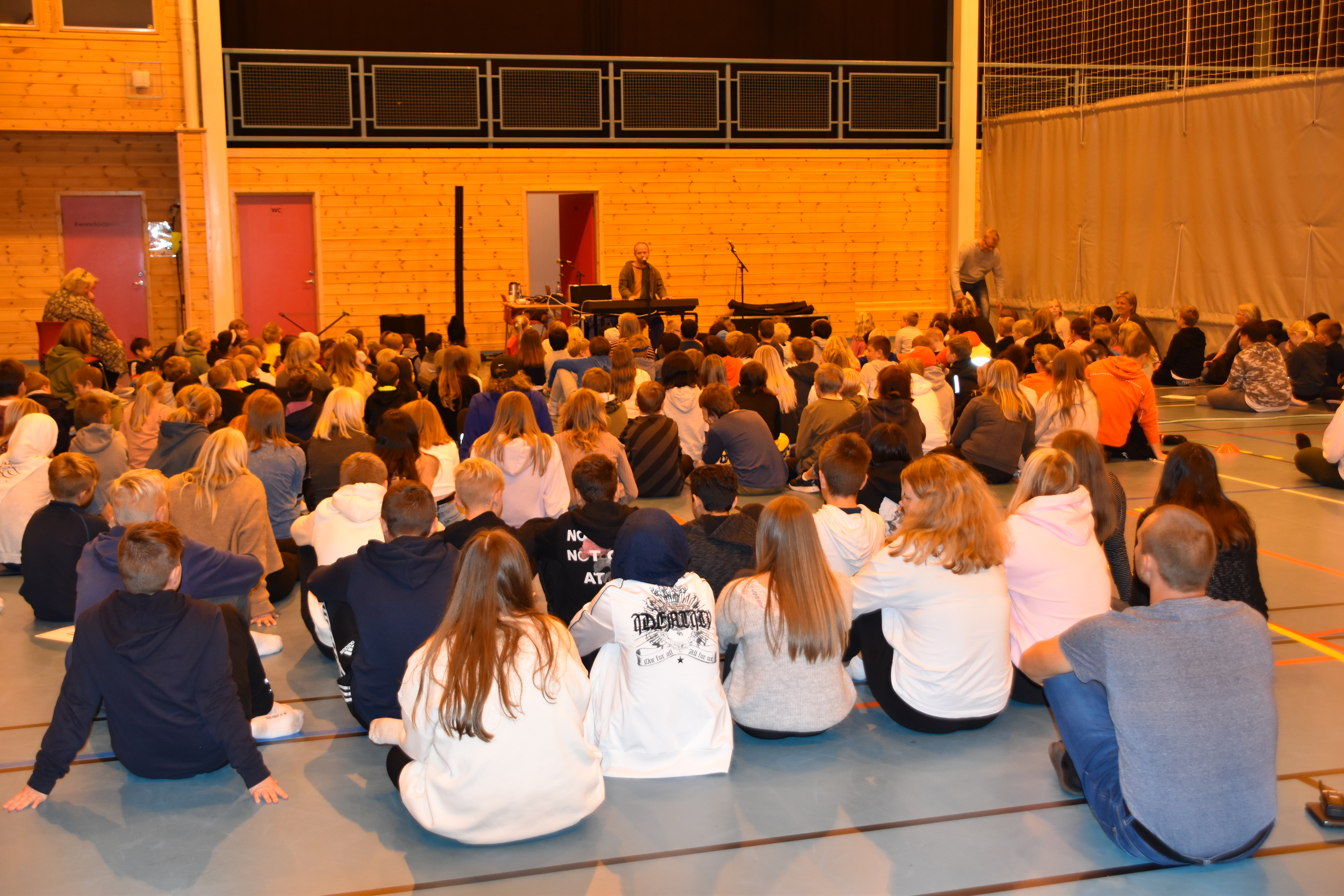Skolekonsert med Ravi_hoved