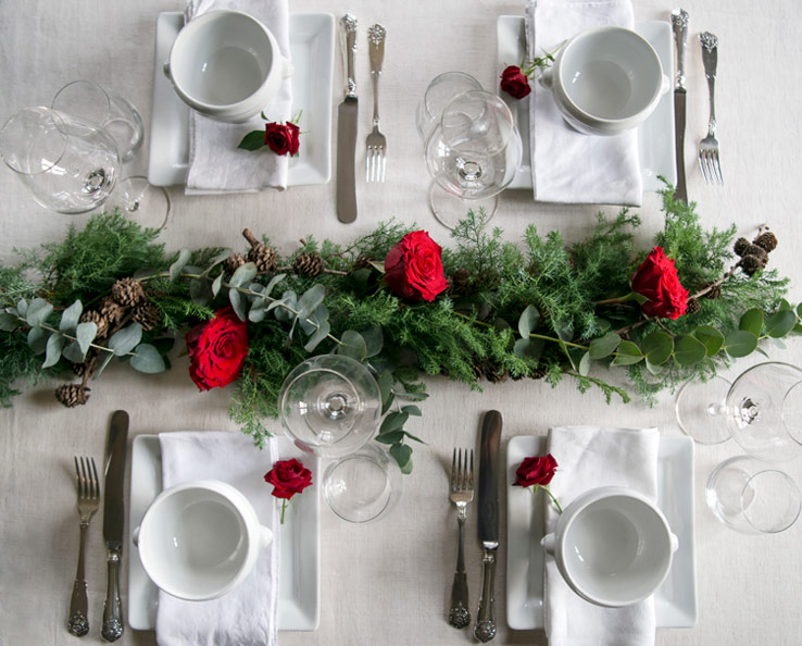floriss-rode-roser-til-jul-borddekorasjon-roser.jpg