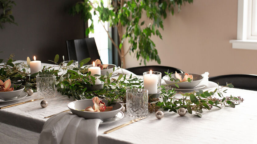 Blomstrende borddekking til jul