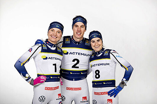 LINN SVAHN, Johan Häggström och Ebba Andersson profilerar nya sponsorn Actemium. Foto: SSF