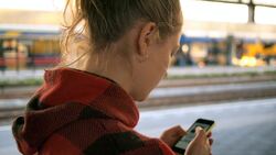 Vi vet alle hvor mye informasjon vi hungrer etter i usikre krisesituasjoner, og hvor viktig det er at man føler seg sett og hørt. Her kan sosiale medier virkelig komme til sin rett, og treffe akkurat det publikummet man ønsker. Foto: Daria Nepriakhina / Unsplash