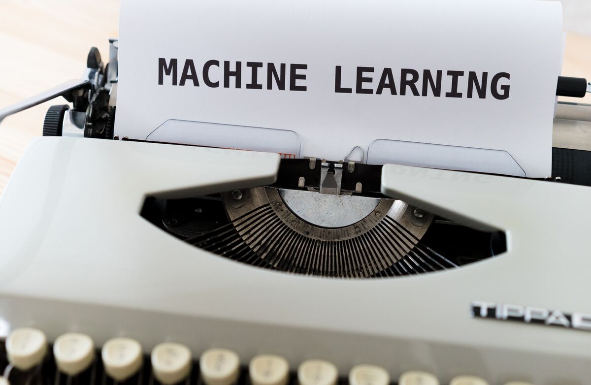 Maskinlæring-tekst-ark-skrivemaskin