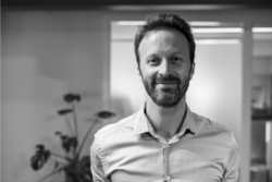 Jonas Havord i New Generation Communication, som drifter IK-bygg.