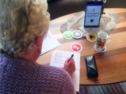 Håndgripelige brukergrensesnitt bygger bro mellom den digitale verden og dagligdagse fysiske objekter, noe som gjør samspillet mer intuitivt. Foto: Fra forskningsprosjektet, OsloMet