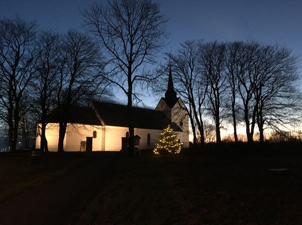 Juletreet på kirkebakken 2018 Juletreet på kirkebakken 2018