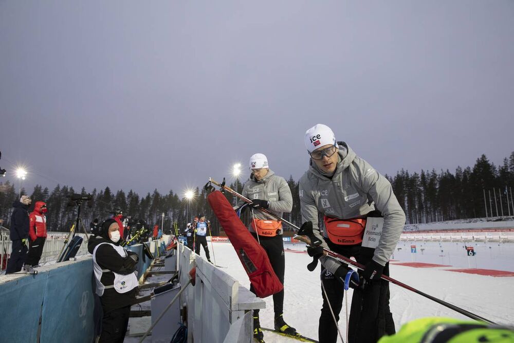 03.12.2020, Kontiolahti, Finland (FIN):Johannes Thingnes Boe (NOR), Tarjei Boe (NOR), (l-r) -  IBU World Cup Biathlon, sprint men, Kontiolahti (FIN). www.nordicfocus.com. © Manzoni/NordicFocus. Every downloaded picture is fee-liable.