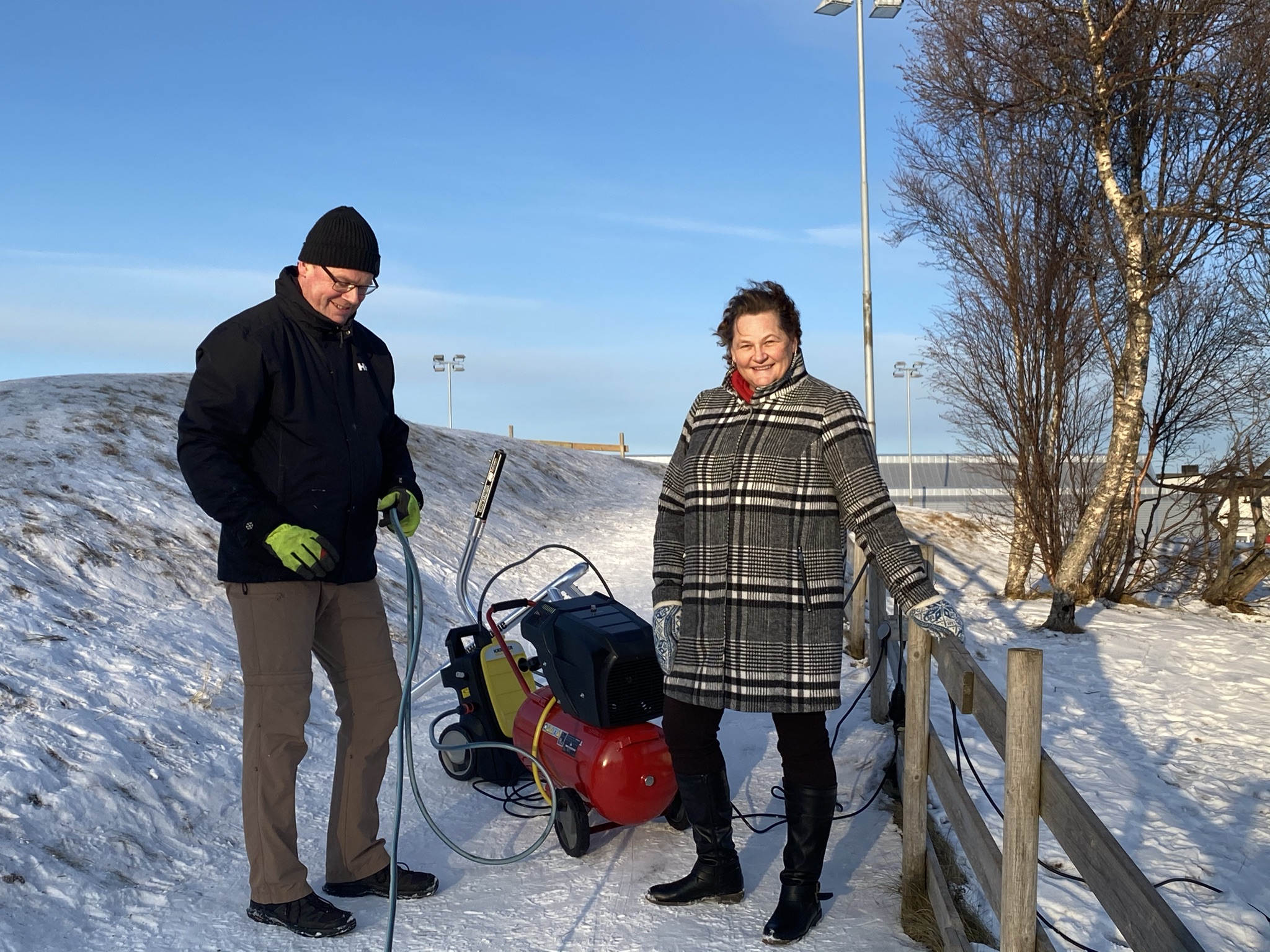 Snøkanon ved Herøy skole_Lars Olav og Laila