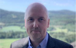 En effektiv leder har fokus på å lage gode team som kjennetegnes ved felles utfordringer, mål og strategier, samt har fokus på å utgjøre en forskjell i fellesskap og utvikle vi- følelsen, sier Pål Arne Edvinsen. Foto: Hanne Skjemstad.