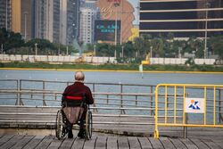 Ulobas årlige tilstandskartlegging blant funksjonshemmede med assistansebehov viser diskriminering og dokumenterer forskjellsbehandling av funksjonshemmede i kommune-Norge. Foto: Macau Photo Agency / Unsplash.