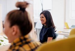 STAMI forsker på psykososiale arbeidsforhold for å utvikle kunnskap som kan brukes til å identifisere både faktorer som har gunstige og negative virkninger på arbeidsmiljø, helse, arbeidsevne, trivsel og produktivitet. Foto: Leon / Unsplash