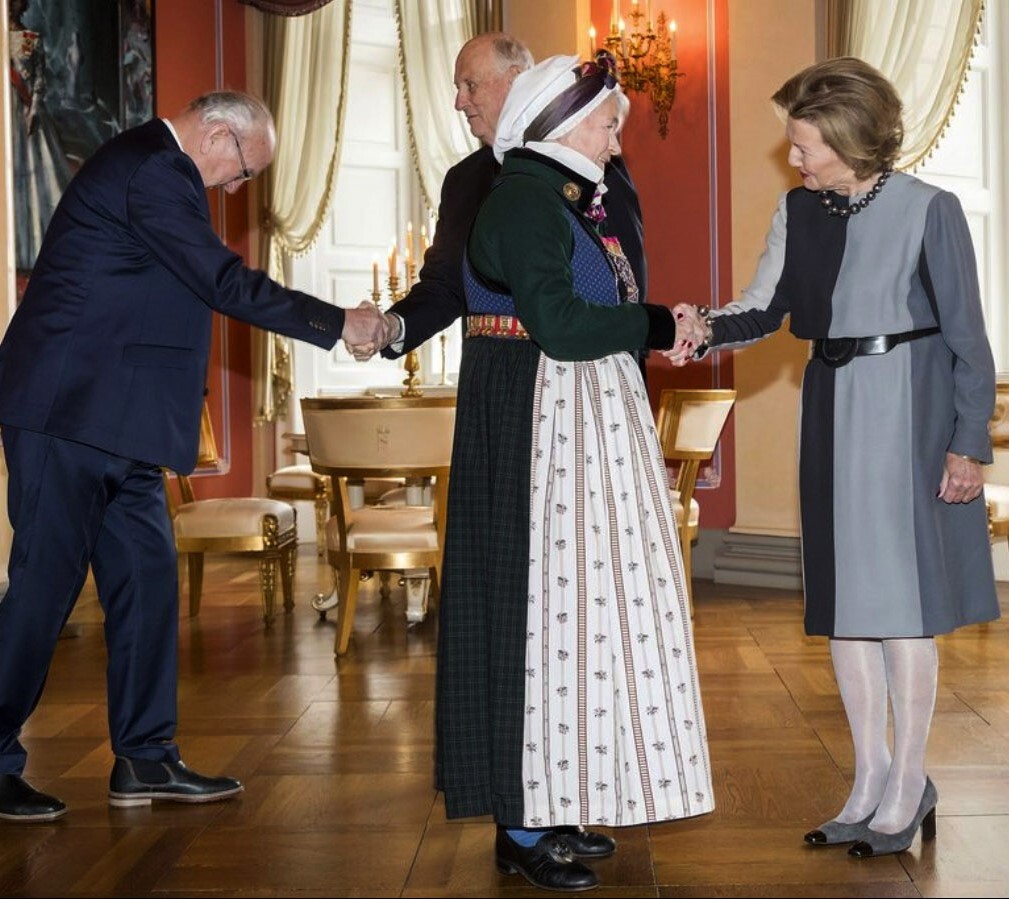 Bjørg Hovland hjå Kongen og Dronninga 2018.jpg