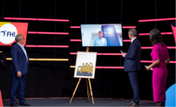 Fra prisoverrekkelsen på Digitaliseringskonferansen onsdag. F.v. juryleder Olav Skarsbø, IT-direktør Roger Schäffer fra FHI, direktør Steffen Sutorius fra Digdir og programleder Siri Lill Mannes. Foto: Digdir/Patrick Søfting-ORourke