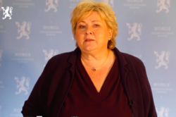 Statsminister Erna Solberg sa i sin innledning at Regjeringens tilslutning til FNs bærekraftsmål om å utrydde fattigdom, bekjempe ulikhet og stoppe klimaendringene innen 2030, representer nye utfordringer for offentlig sektor. Foto: Fra åpningstalen på konferansen
