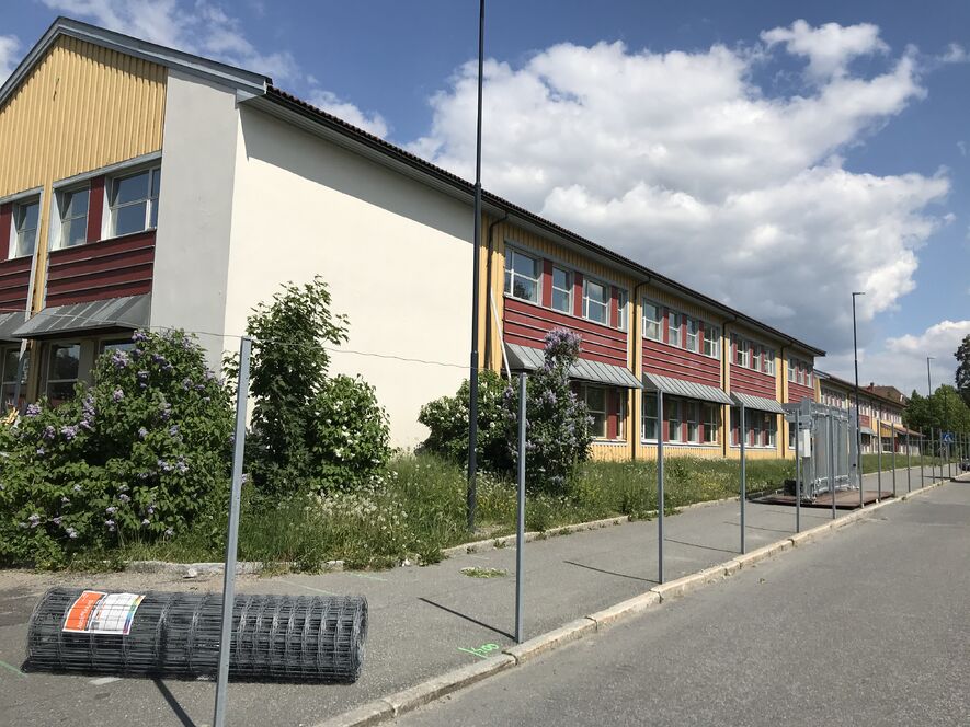 Sikring av området rundt Åsgård skole er i gang. Foto Ås kommune/Kari Skarheim