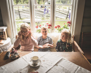 Tre barn i Prøysenstua Tre barn i Prøysenstua