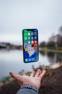 Nå oppfordrer Brønnøysundregistrene hele bank- og finansnæringen til å ta i bruk den nye løsningen, og dermed utnytte gevinstpotensialet for digital innsending. Foto: Neil Soni / Unsplash