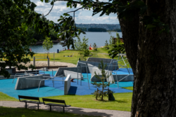 Bekkelagsbadet er et utendørs badeanlegg i Oslo tegnet av Bar Bakke Landskapsarkitekter. Byggherre er Oslo Havn KF. Foto: Tove Lauluten