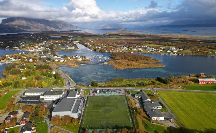 Dronebilde skolen mot nord