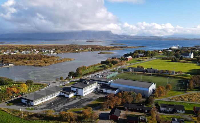Dronebilde 2021_skolen mot øst