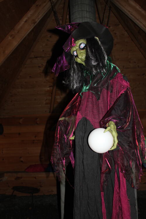 Halloweenfest på Herøy skole_skummel kar