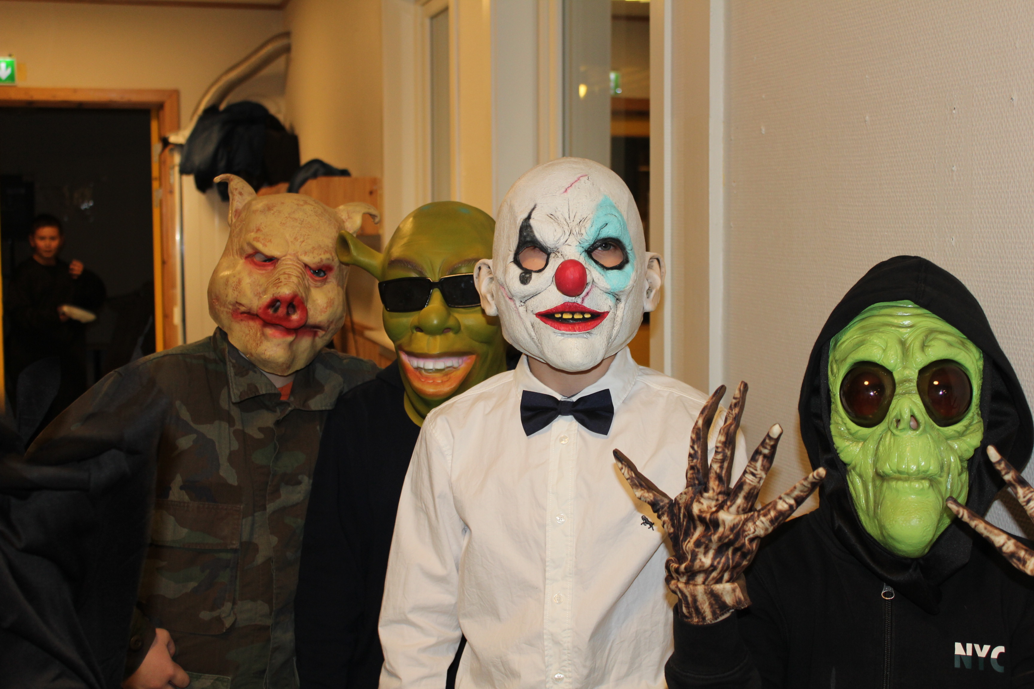 Halloweenfest på Herøy skole_skumle karer