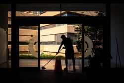 Offentlige etater som kun har hatt oversikt over sitt virkeområde har kunnet gi bevillinger til useriøse aktører på grunn av mangel på oversikt. Nå er det mulig å ta makten tilbake ved tjenester som Tilda og eBevis. Foto: Gil Ribeiro / Unsplash
