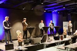 Panelsamtale om sensorikk og inneklima. Fra venstre: f.v. Rune Jomaas (Softox), Frank Steder (FFI), Odd Magne Anderdal (Hemsedal kommune, Tore Rismyr (Airthings) og Kirsti Kierulf som ledet samtalen. Foto: Kjell Jørgen Holbye.