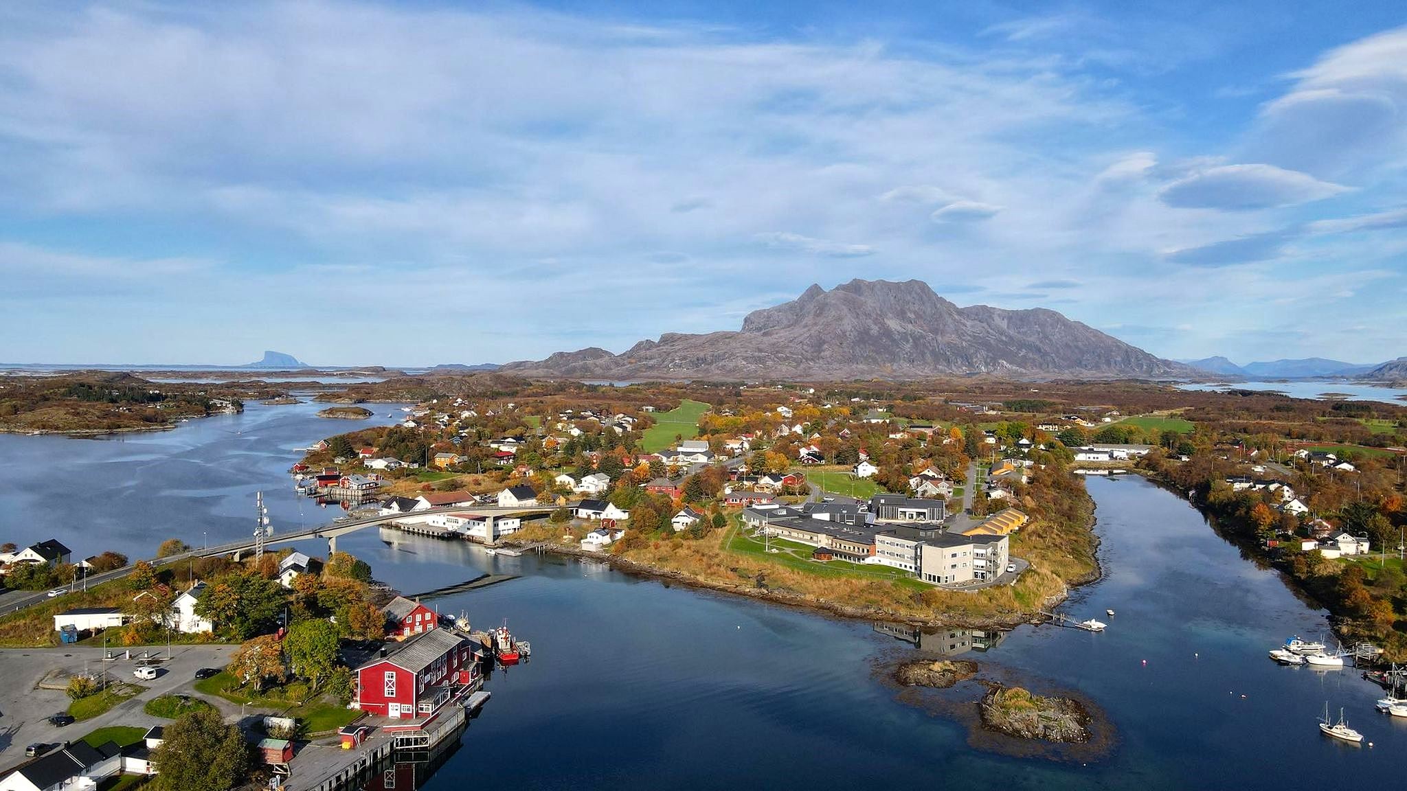 Dronebilde Brygga og sykehjem mot nordDronebilde Brygga og sykehjem mot nord