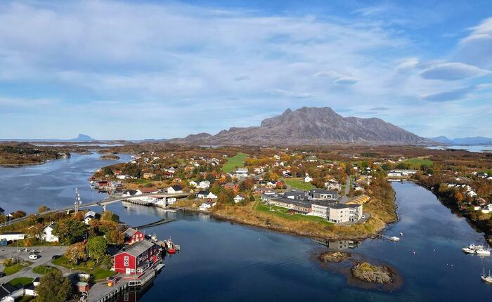 Dronebilde Brygga og sykehjem mot nordDronebilde Brygga og sykehjem mot nord